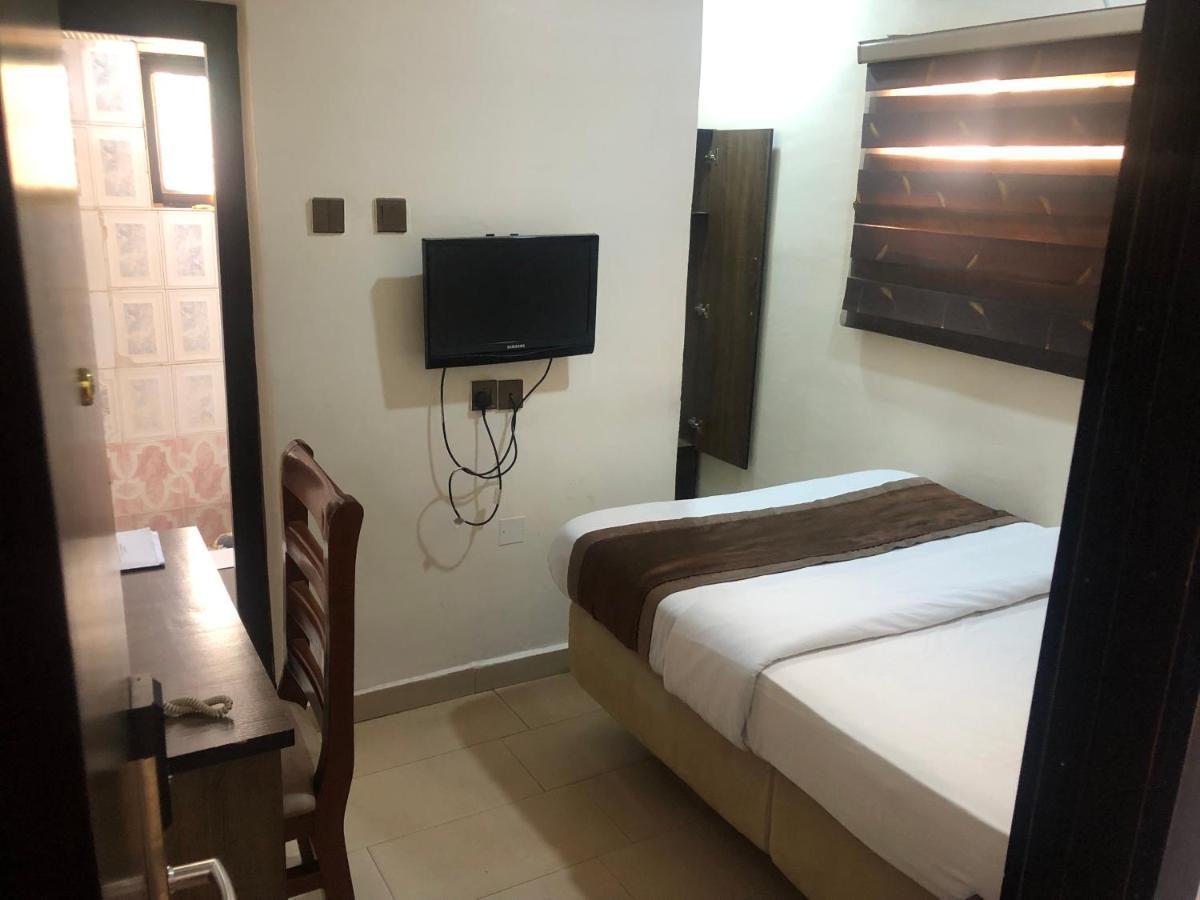 Roban Hotels Limited Енугу Екстериор снимка