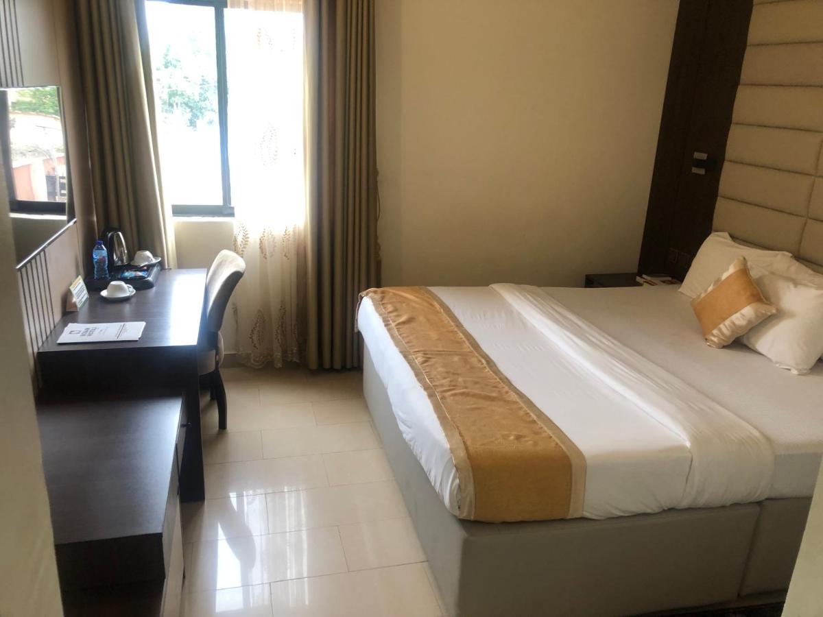 Roban Hotels Limited Енугу Екстериор снимка